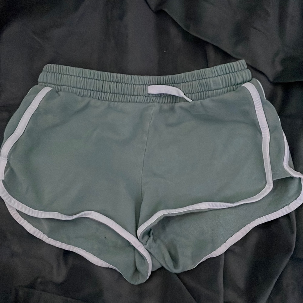 green shorts💚